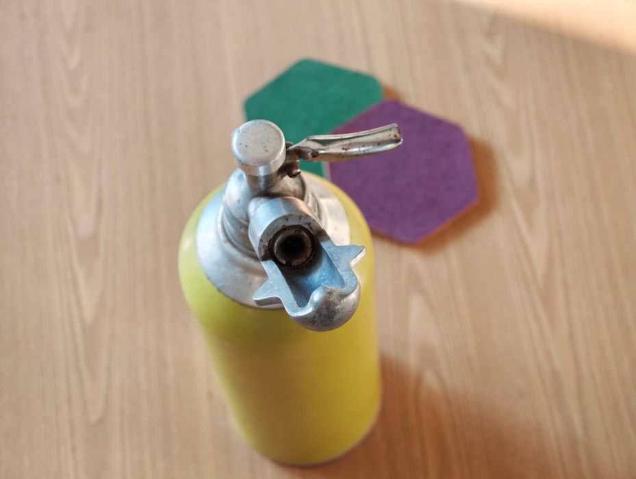 Антикварна бутилка за правене на сода