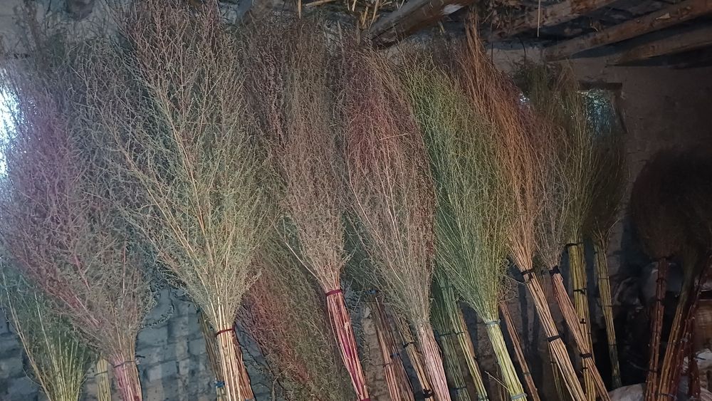 Hovli supurgi sotiladi