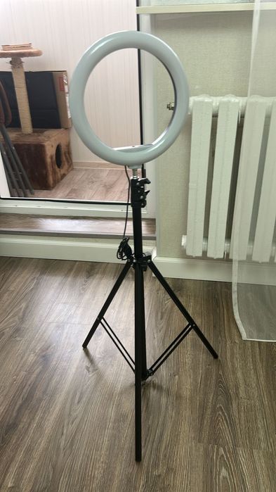 Продаю колльцевую лампу