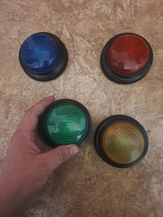 Продам кнопки  со сигналами 4 шт