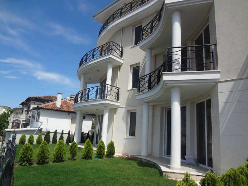 Дава се под наем Двустаен апартамент в Балчик - 73 кв.м за 95000 € - Снимка #1