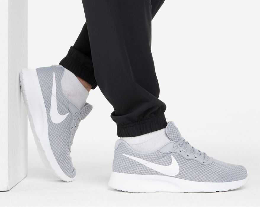 Nike новые кроссовки 43размера оригинал