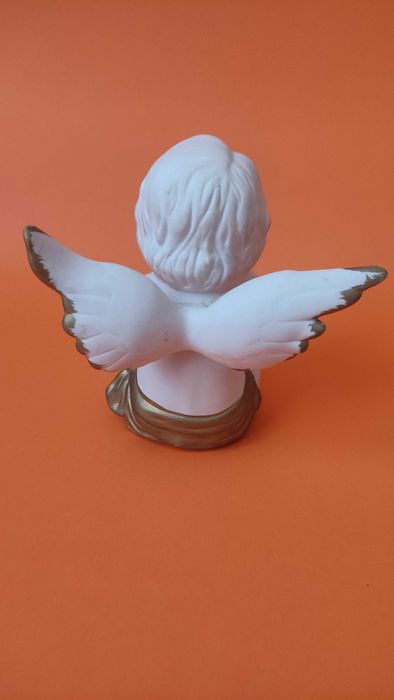 Порцеланова фигурка на херувимче-масивна