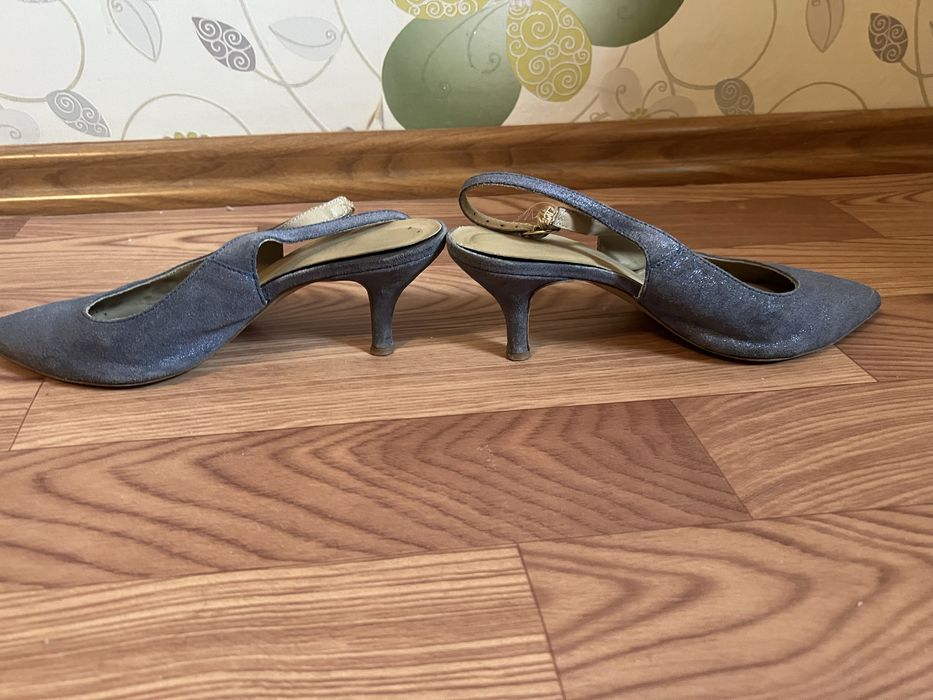 Голубые босоножки от Respect