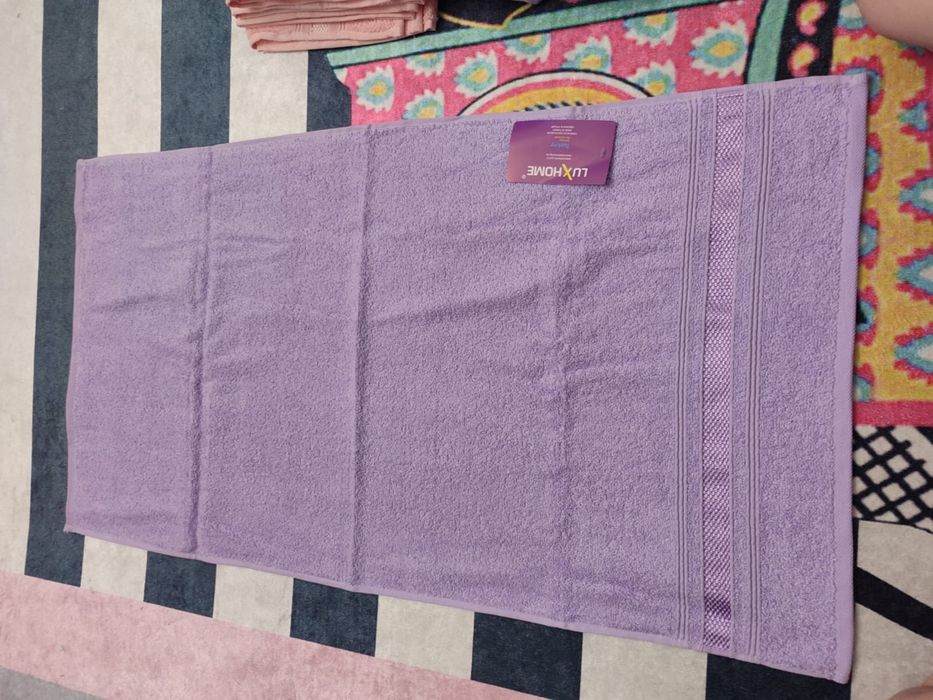 Простыни новые новые, полотенца