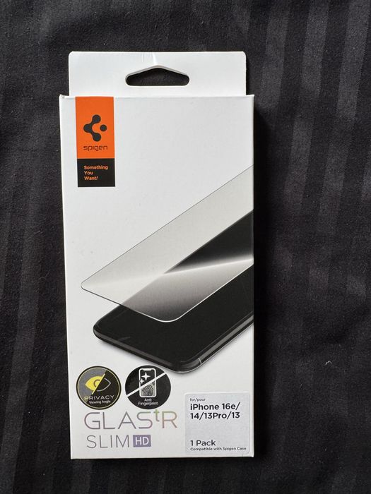 Folie Iphone 16e,14,13 pro/13 Spigen privacy!