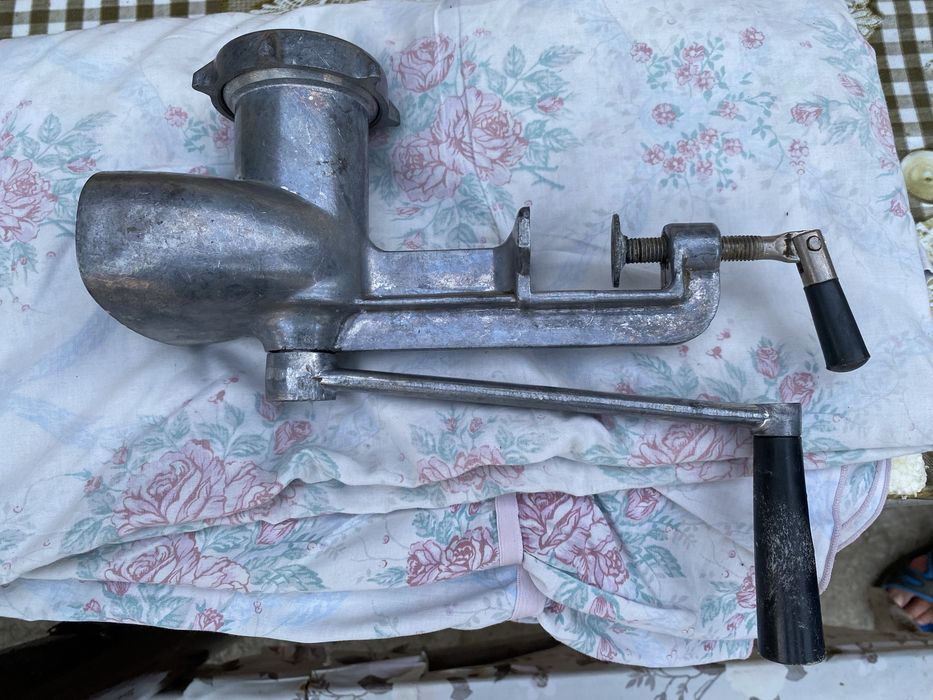 Masină manuală de tocat carne