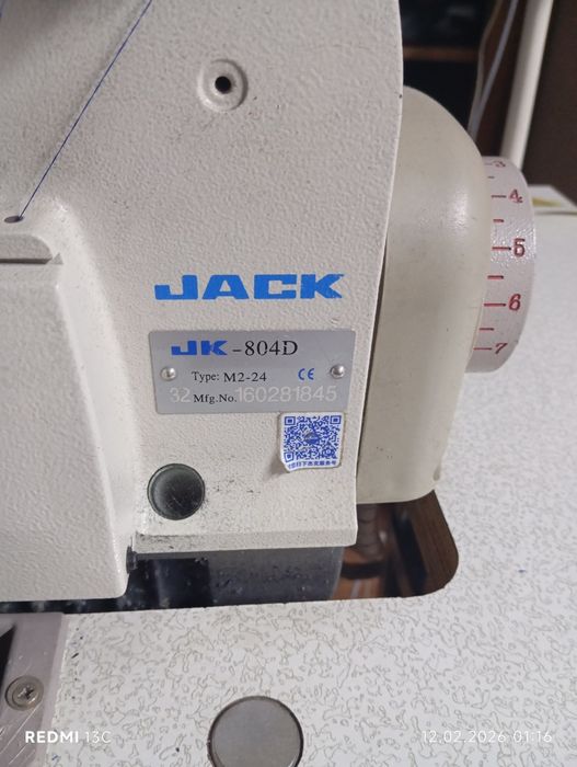 Оверлок 4 нитки новый почти