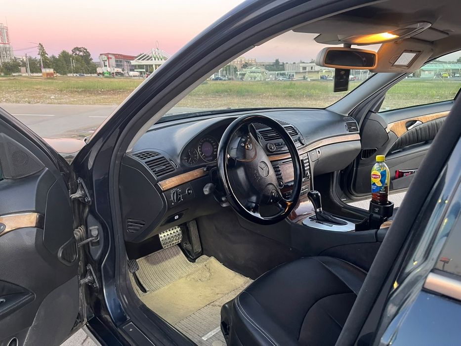 Vând Mercedes-Benz e220