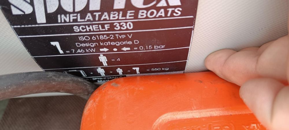 Надуваема лодка 3.30м. и мотор 8к.