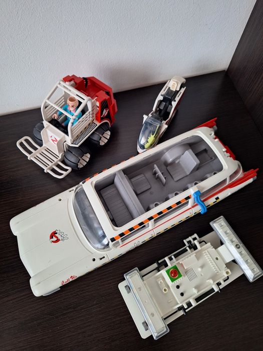 Playmobil vehicule Ghostbusters cu lumini și sunete.
