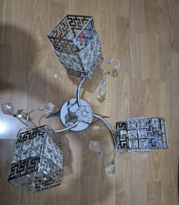 Плафоны для люстры и люстру.