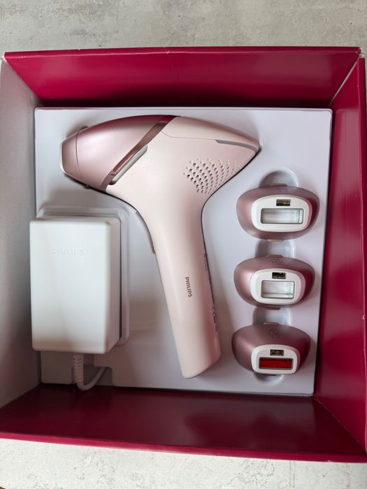 Продавам фотоепилатор Philips Lumea BRI958 9000