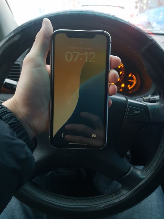 Продам айфон 11 64 гб