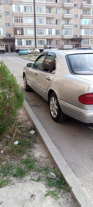 Автомобил Mercedes Bens w210