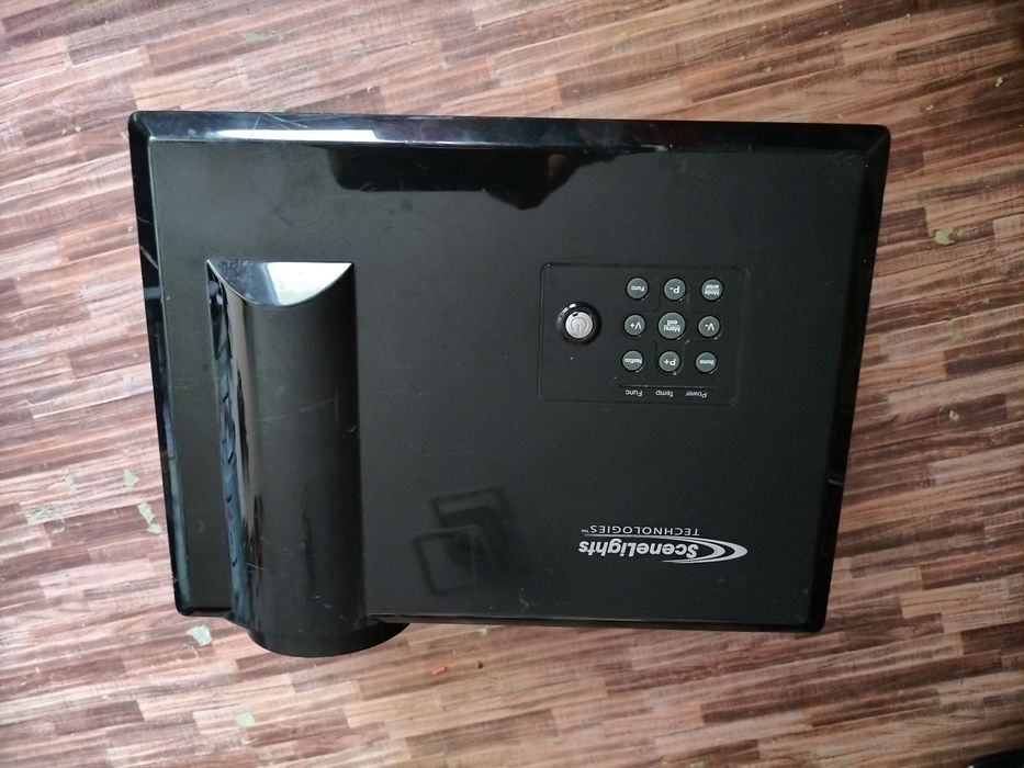 Proiector în perfectă stare atât estetica cât și funcțională