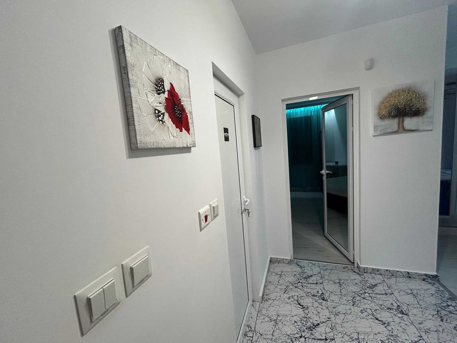 Тристаен апартамент в Манастирски ливади на ул.Иван Сусанин и гараж