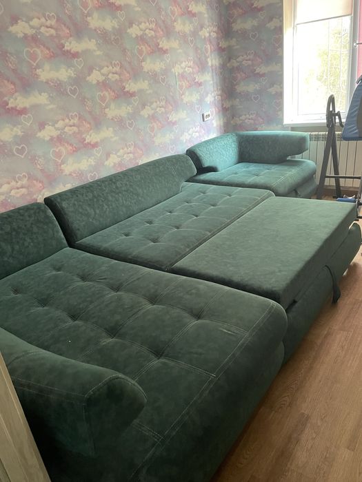 Продаётся угловой диван (Россия)