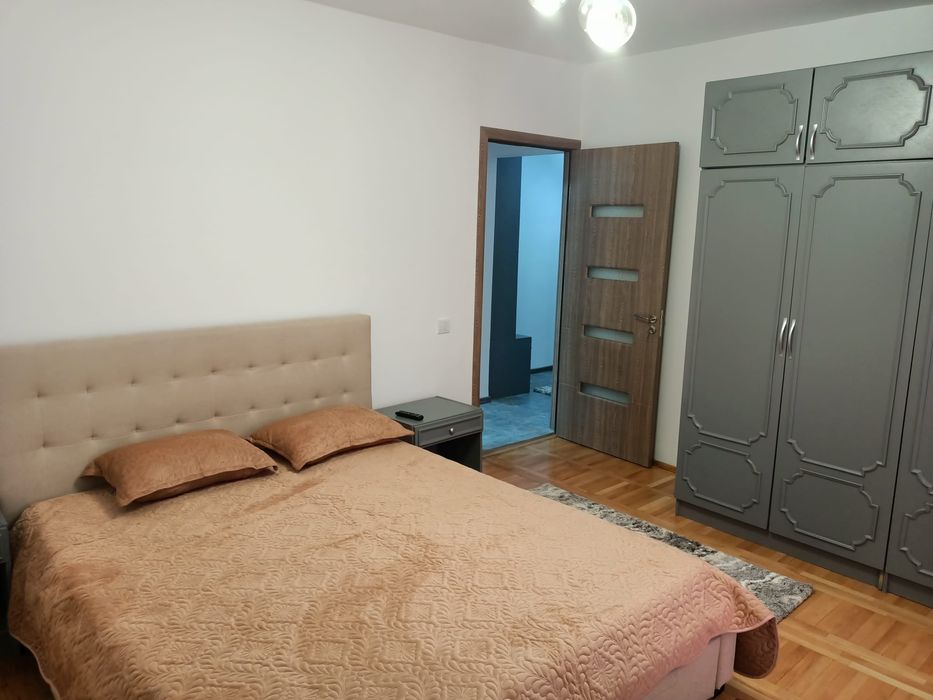 Închiriez apartament, 2 camere decomandat, 1 decembrie 1918, et 3