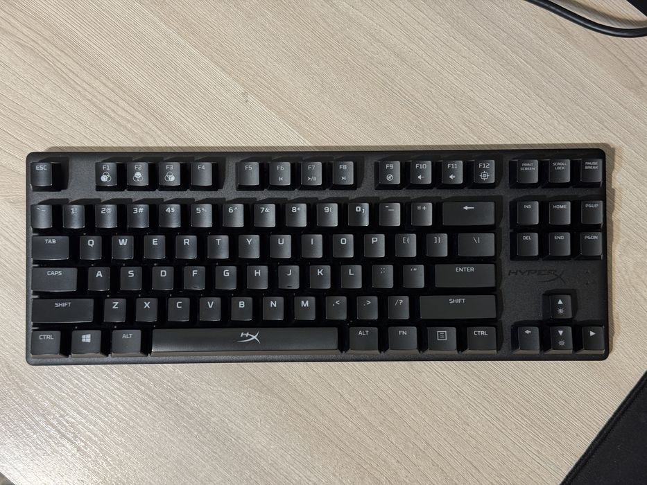 Наушники и клавиатура HyperX