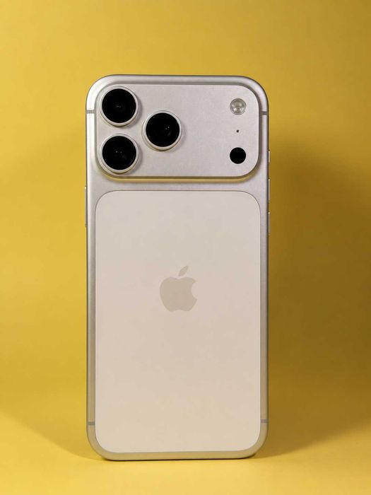 iPhone 17 Pro Max | Перфектно състояние | 92% | Silver | 256GB