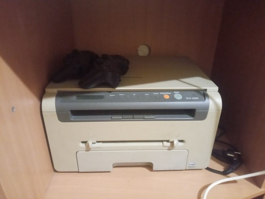 Продам принтер 3/1 цена 10к.