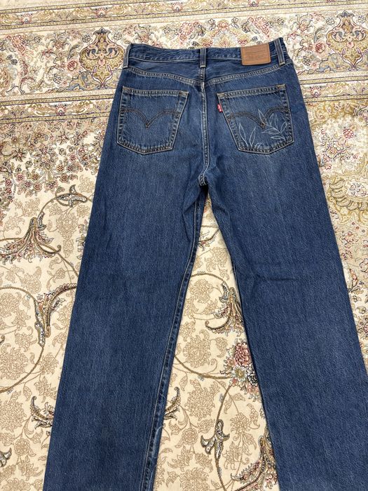 Темно-синие джинсы Levi’s с рисунком