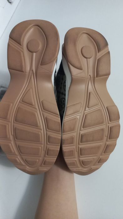 Продам кроссовки