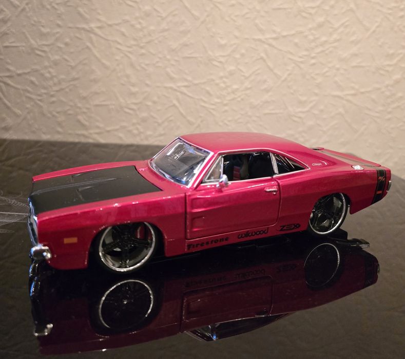 Продаётся колекционный  Dodge Charger