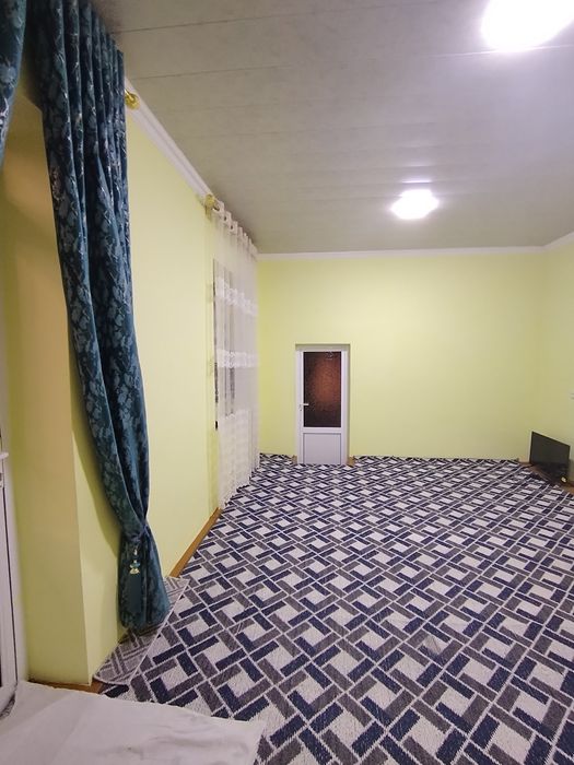 Уй сотилади Охалик махалласида, 7 соток, 8 хонаси ва подвали мавжуд.