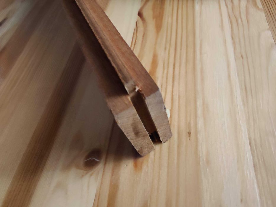 Parchet din lemn masiv de mahon + plinte + adeziv