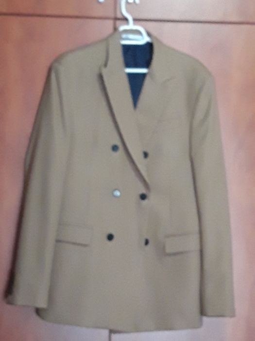 Vand sacou de culoare maro cu o tentă de crem