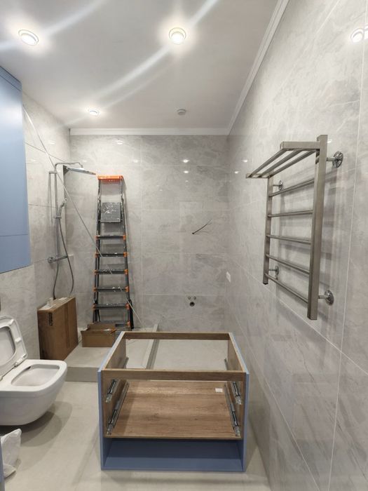 Плиточник, кафельщик.