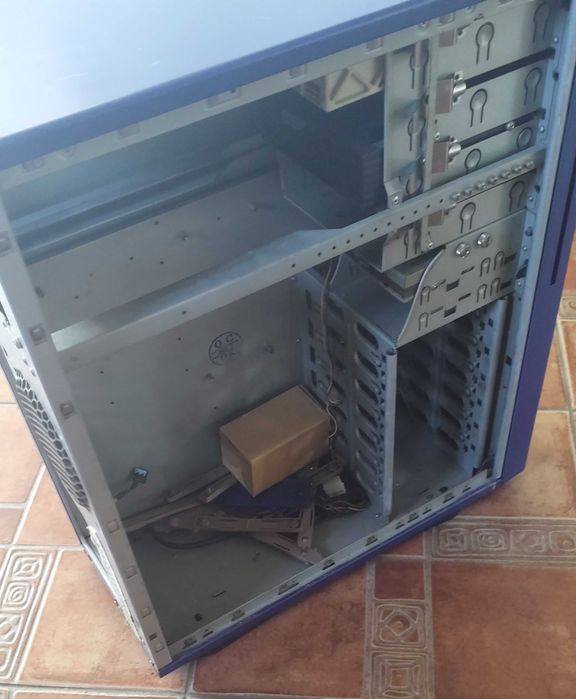 Carcasa retro Chieftec