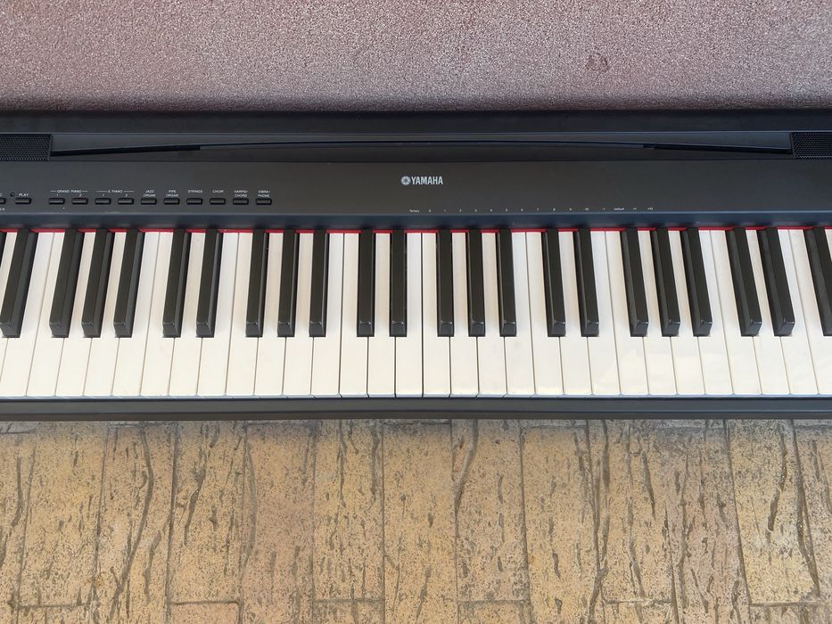 pian digital Yamaha P-95