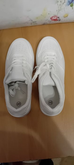 Нови дамски кецове - 40 номер