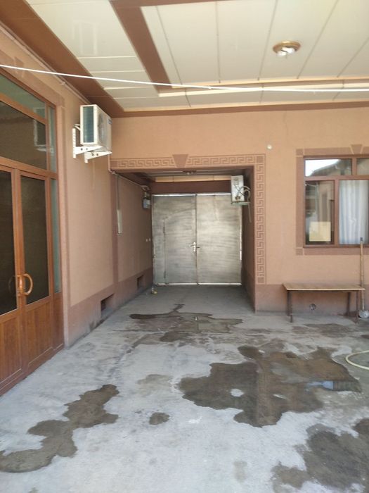 6.06 sotix Uy joyi bilan sotiladi 
4 ta sanuzel
2 ta Padvali bor
12 ta