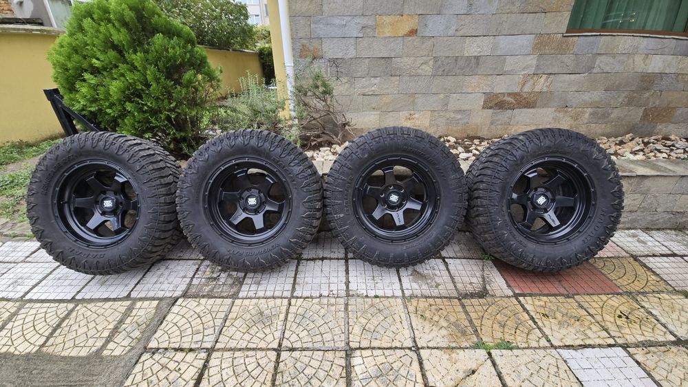 Продава 4 броя Off Road гуми с джанти