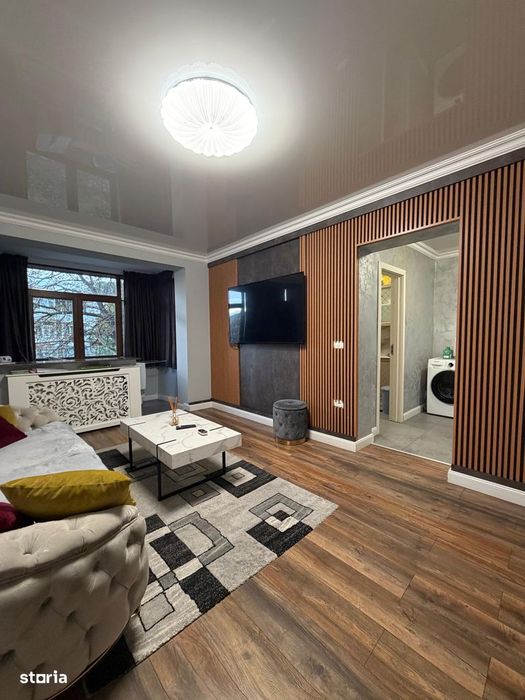 Apartament cu 3 camere, situat la etajul 3, în zona ultracentrală
