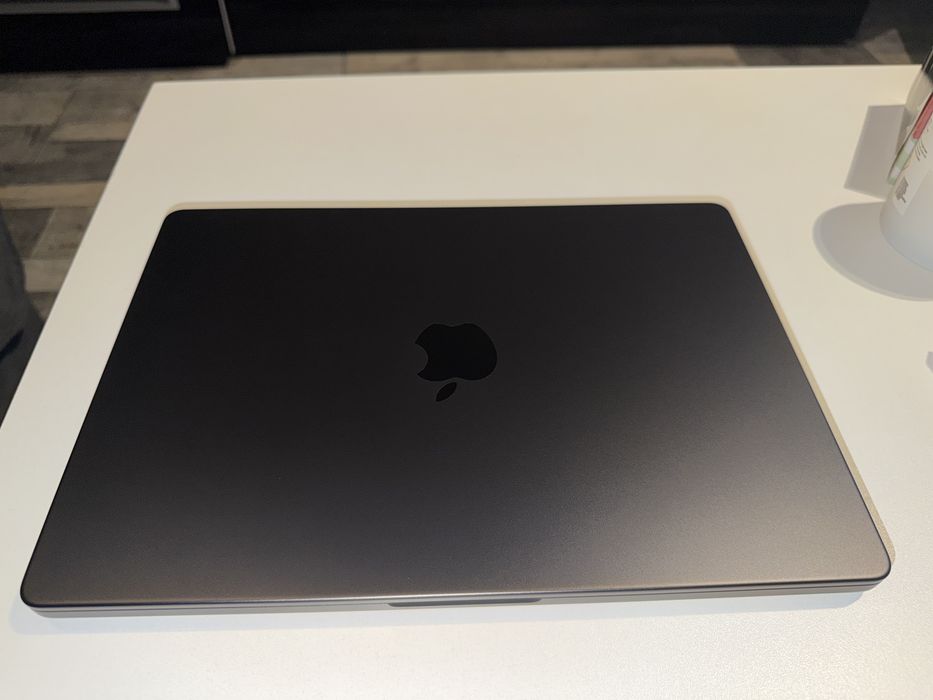 MacBook pro M5 1TB ,2025  , nou!