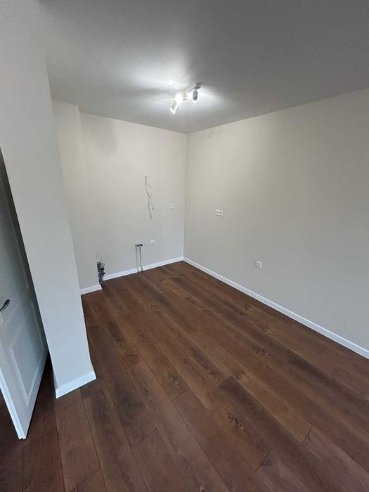 Продава се Двустаен апартамент в Пловдив, Остромила - 83 кв.м за 2091 €/кв.м - Снимка #2