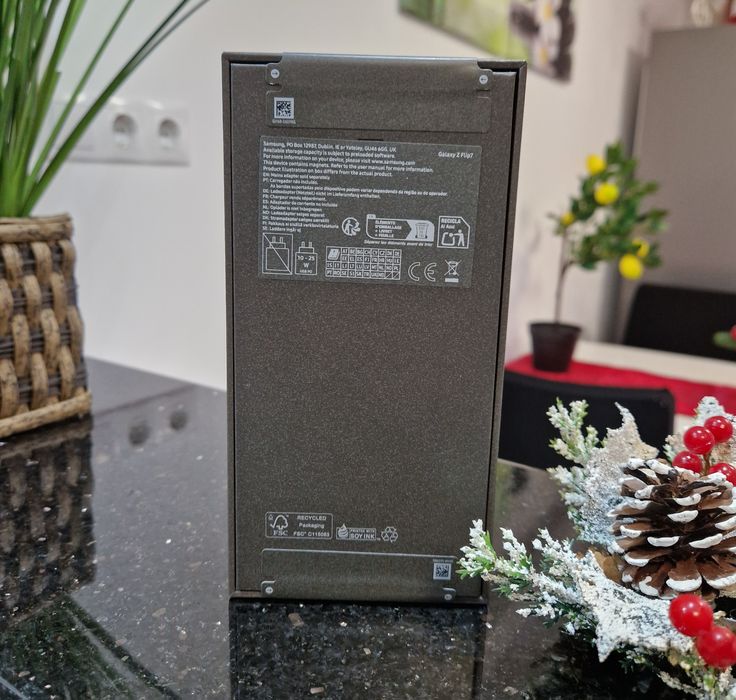 Galaxy Z Flip 7 5G 256GB. SIGILAT / Red