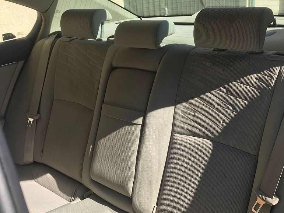 Toyota Avensis la pret bun