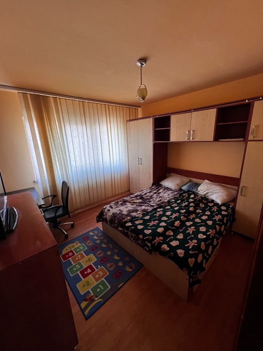 Inchiriez apartament decomandat Brazda