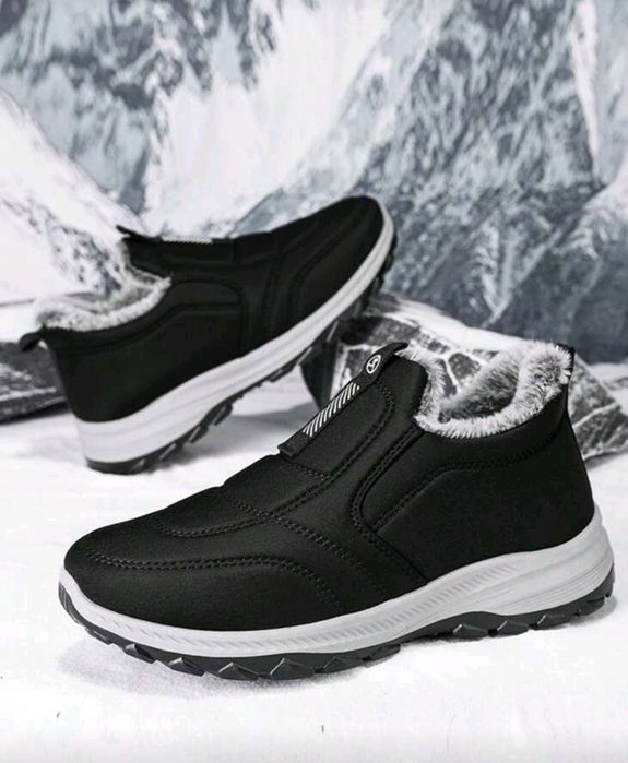 Vand ghete sport imblanite nou noute marca Shein marimea 44.
Au talpa