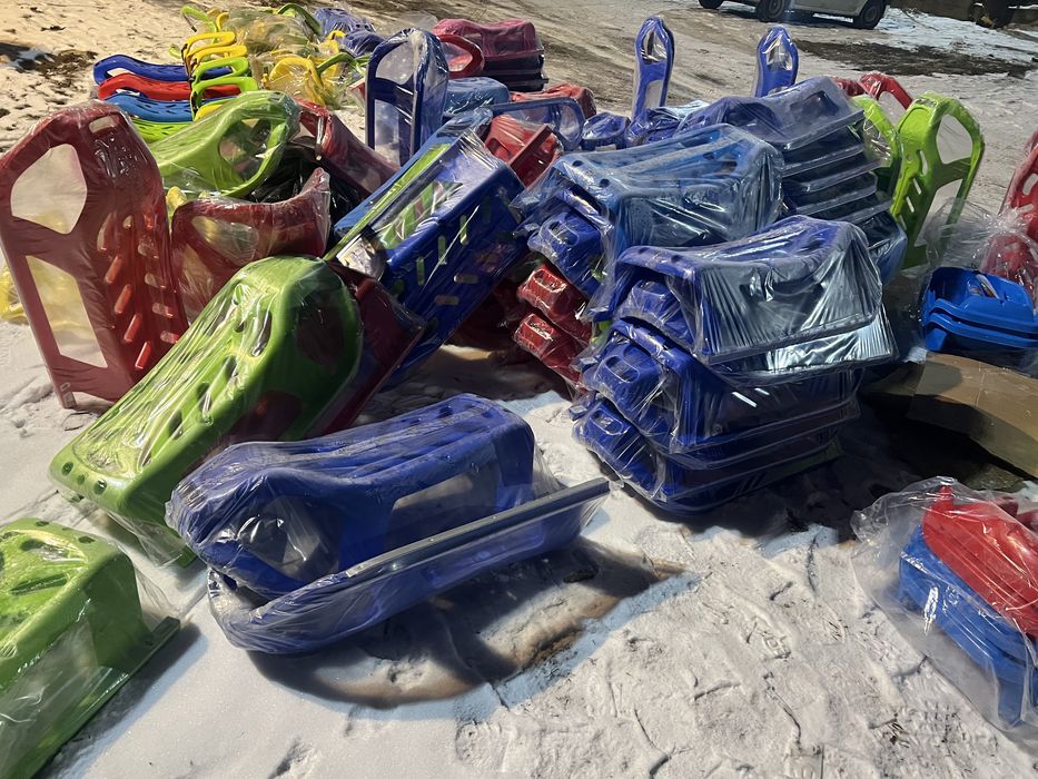 Sanie din plastic cu spatar