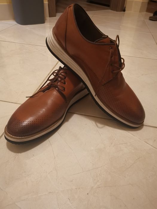 Два чифта обувки естествена кожа