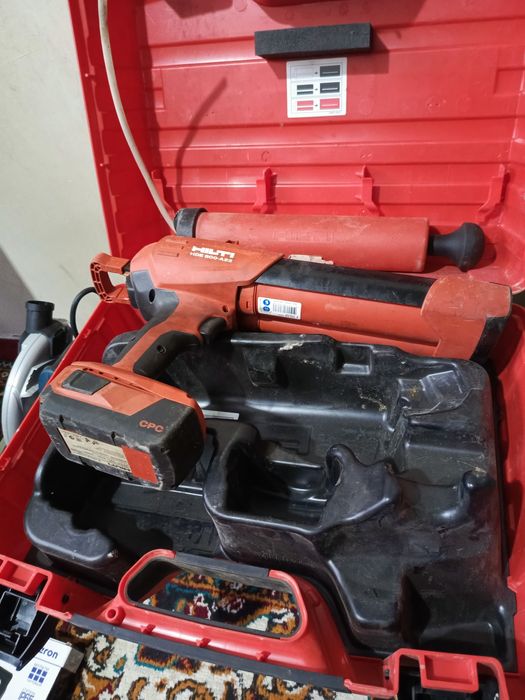 Продаю аккумуляторный дозатор Hilti .