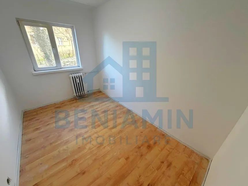 Vand Apartament 4 camere Bilateral V rosie