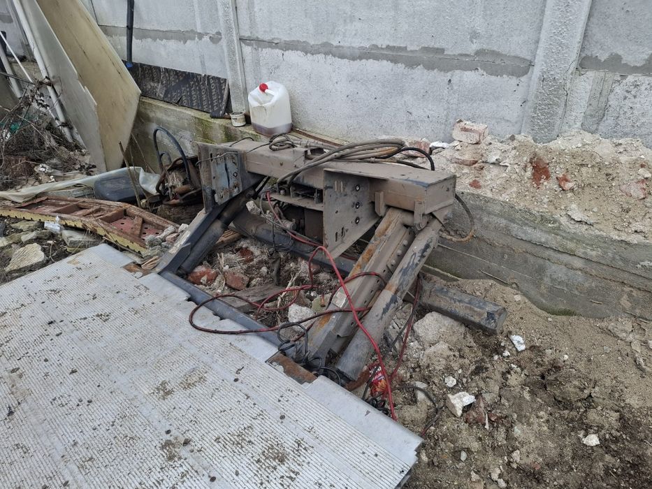 Vand lift de 2 tone merge pa 3.5 si pa 7.5 tone montat